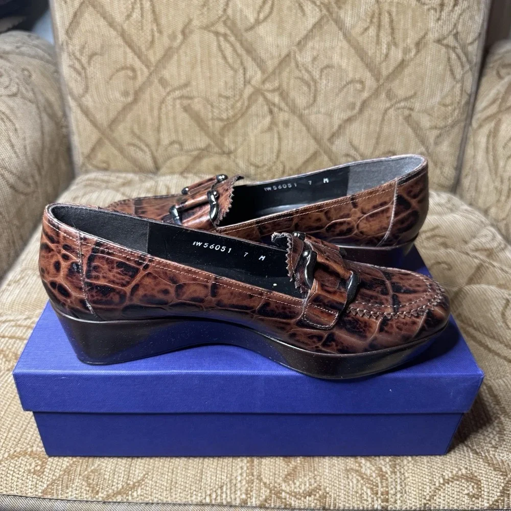 Stuart Weitzman Heeled Loafers 7‎ M Brown Black Tortoise Toe Buckle Career Work